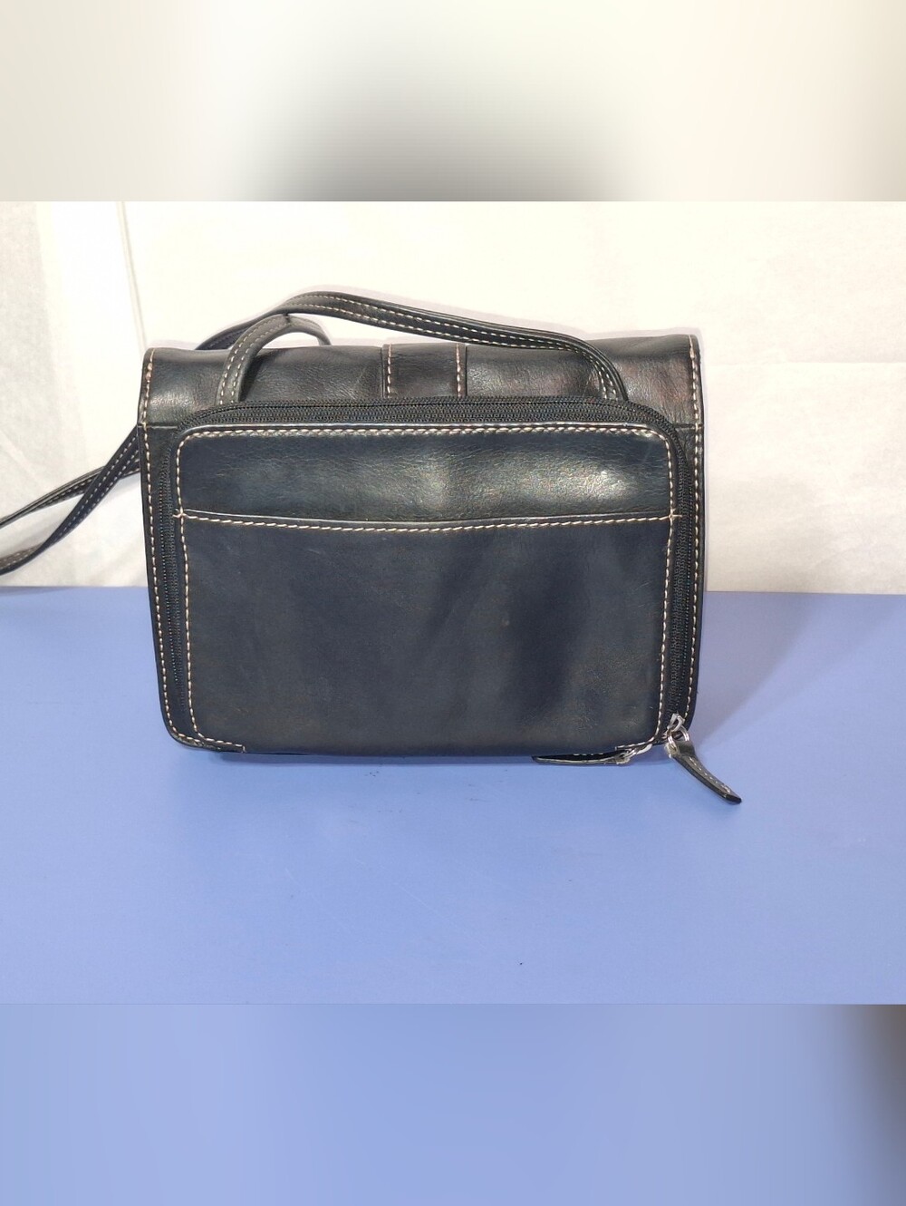 Vintage Fossil Black Leather Crossbody with Ring Detail- EUC - Picture 4 of 10